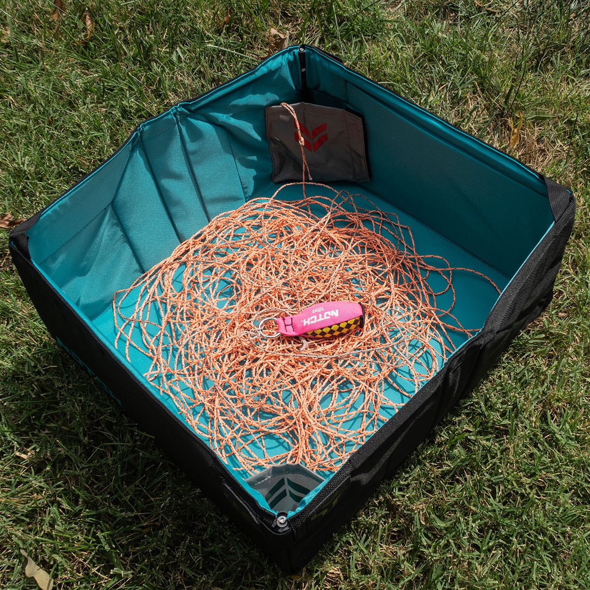 notch pop box with throw line
