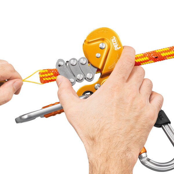 Petzl control rope in zigzag